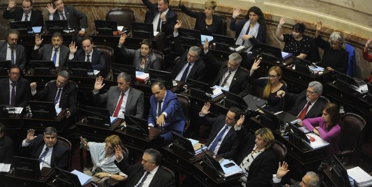 El Senado logró sancionar la ley que pone límites a la suba de tarifas