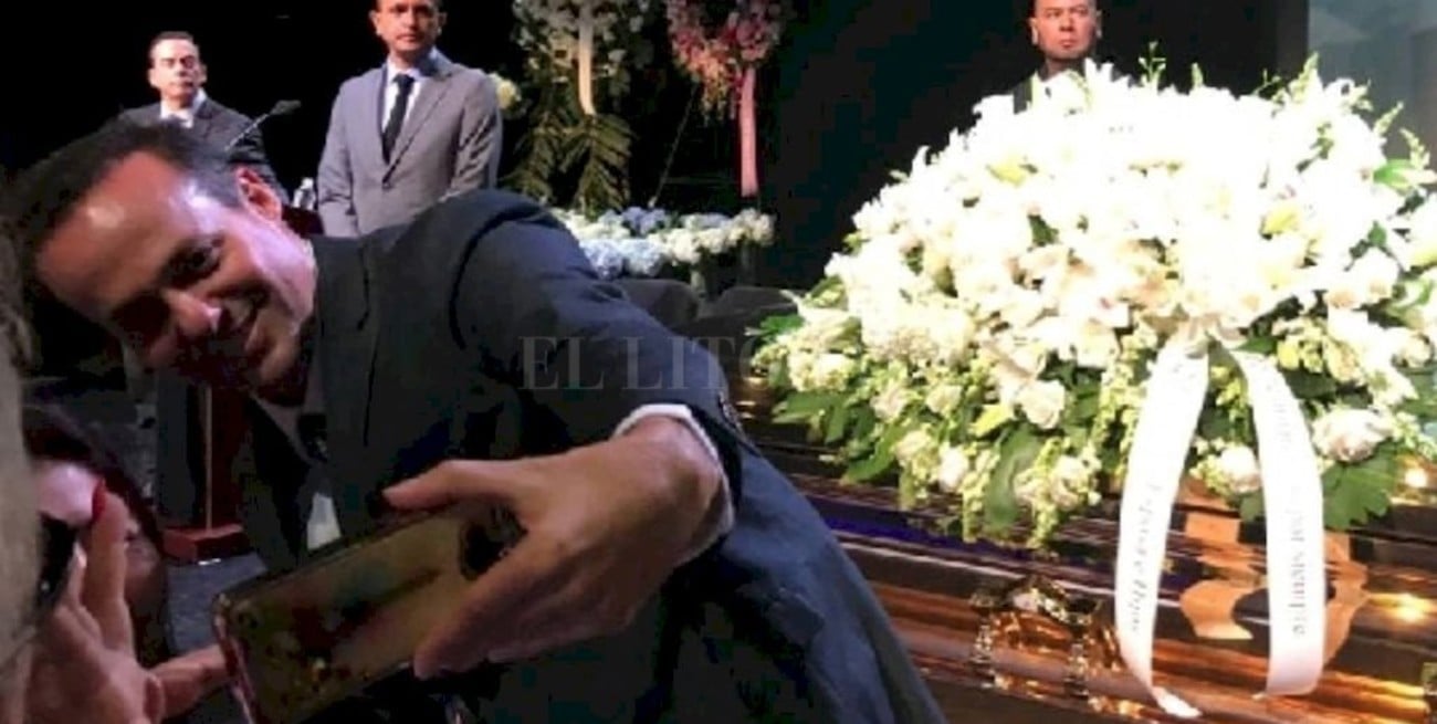 El espectacular funeral de José José en México