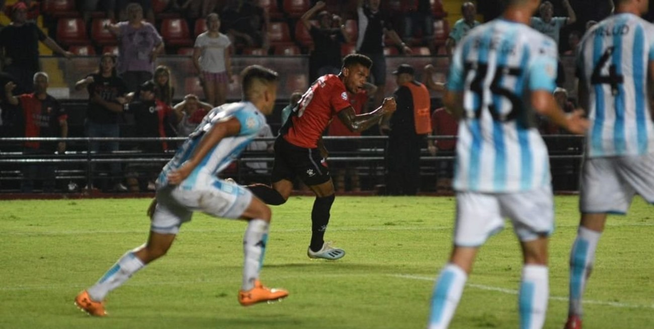 Colón rescató un empate ante Racing
