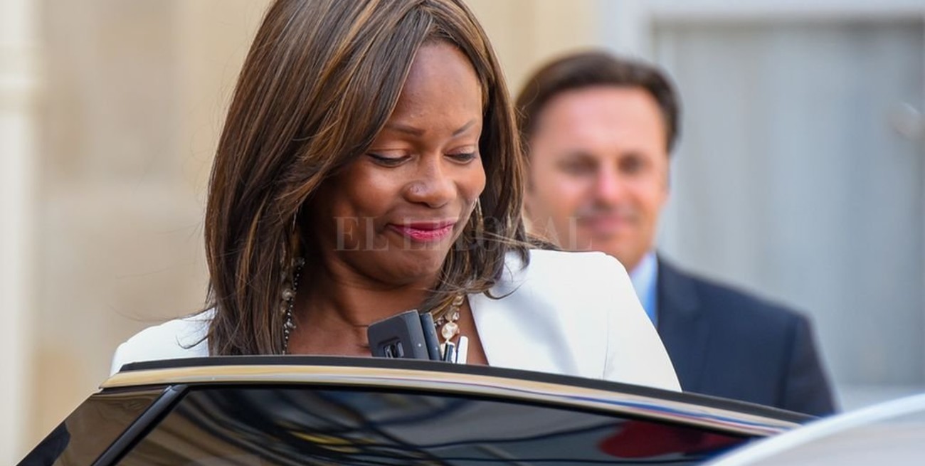 Nuevo revés para Macron: renuncia otro ministro de gobierno en Francia