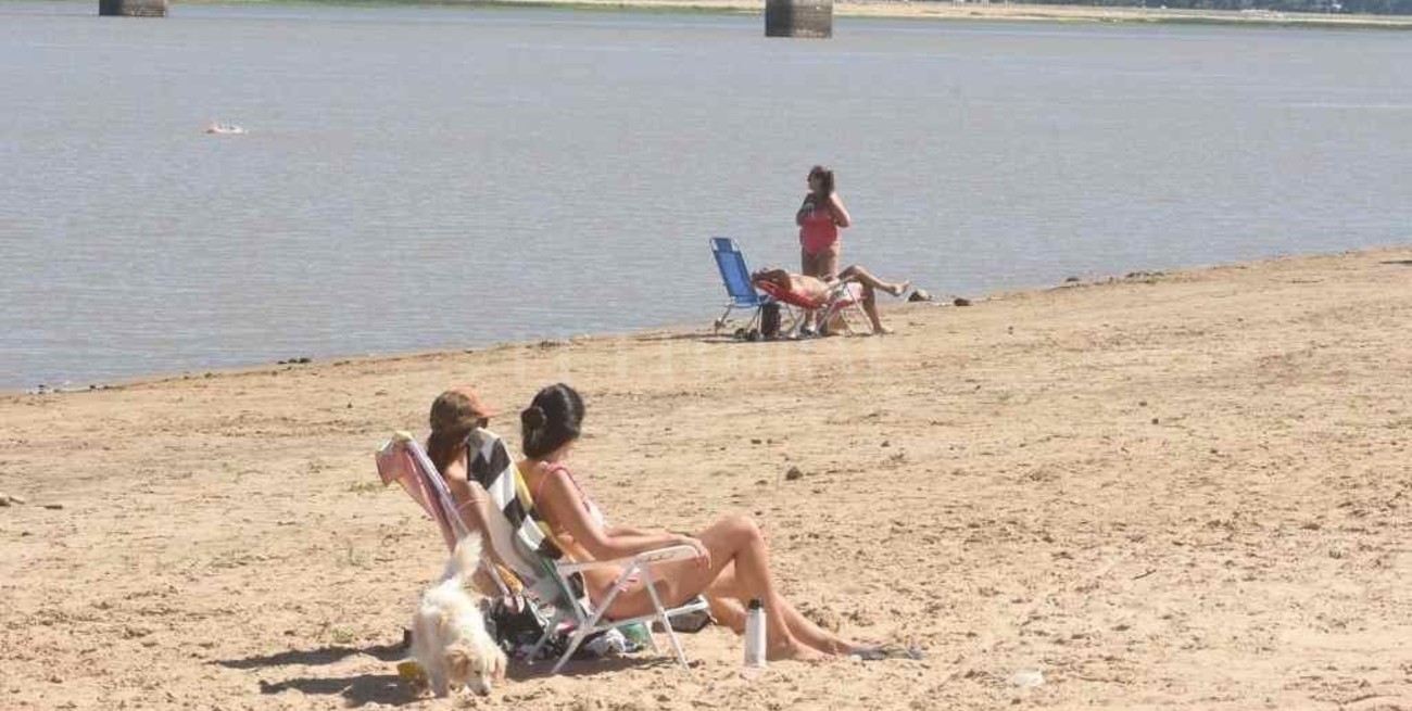 Buscan concesionar los paradores de playas, con protocolos y pulverizadores "refrescantes"  