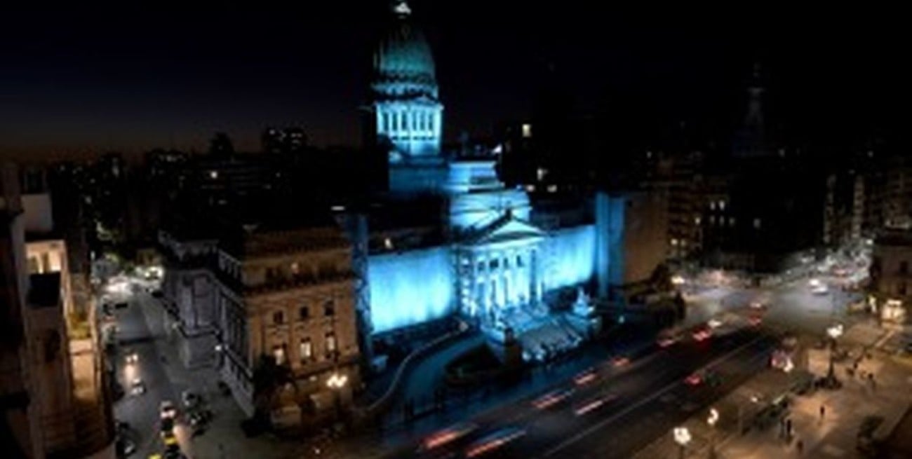 El Congreso se iluminó de turquesa por el Día Mundial de la Dislexia