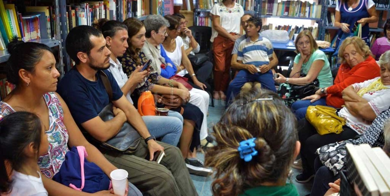 La biblioteca popular Bayer pide ayuda para no quedar en la calle
