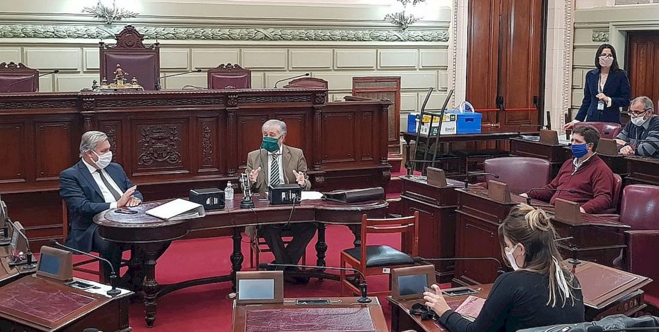 Lupa sobre tres fiscales