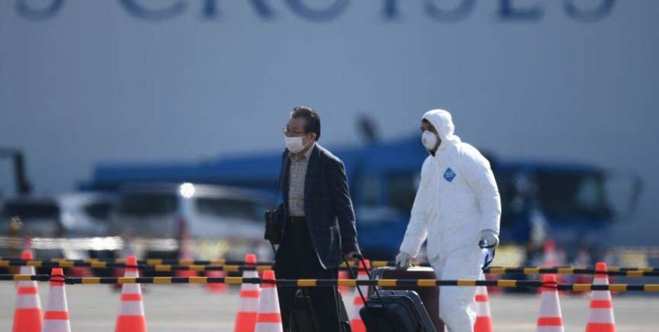 Cinco argentinos ya bajaron del Diamond Princess y quedan dos a bordo que son tripulantes