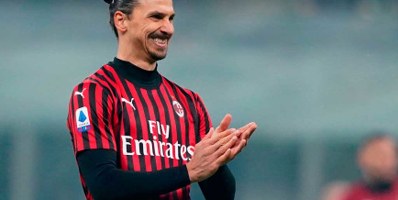 Zlatan Ibrahimovic continuará jugando en el Milan