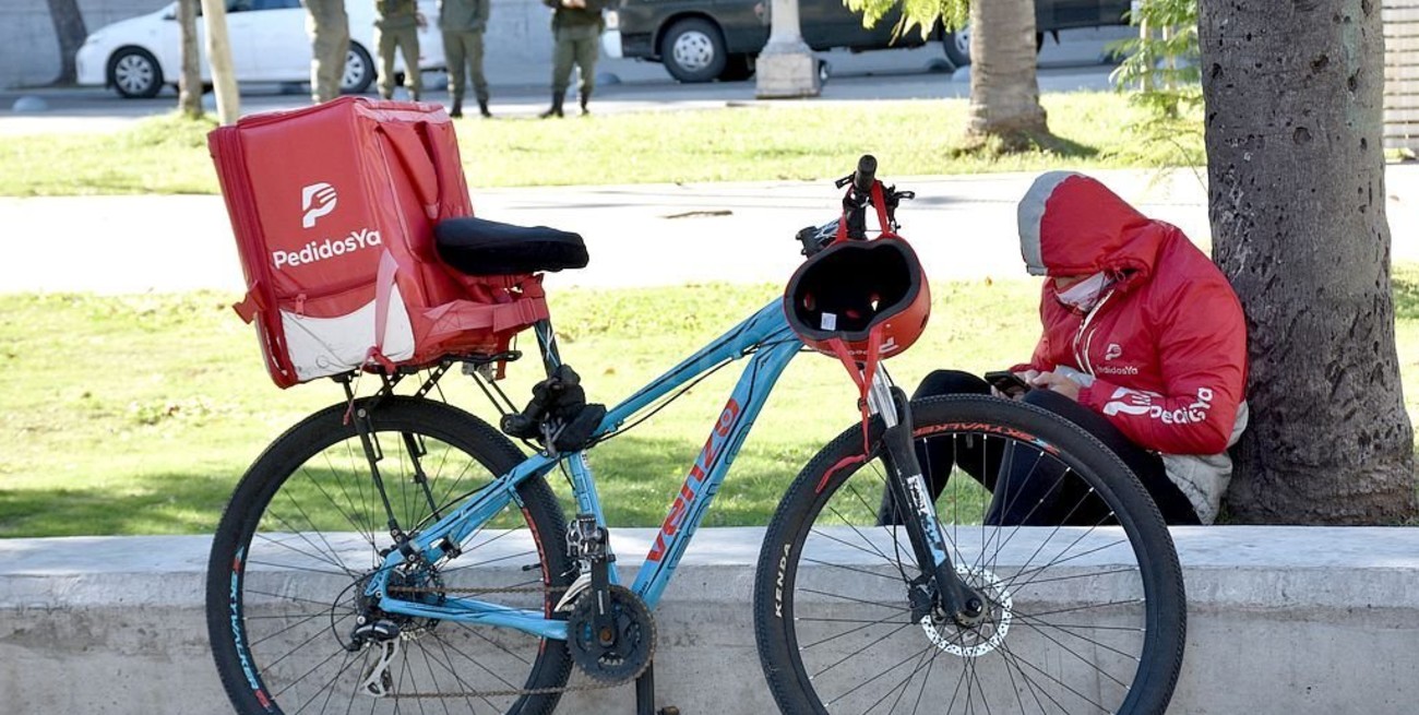 La provincia fijó un tope a la comisión que pueden cobrar las apps de delivery y multó a PedidosYa