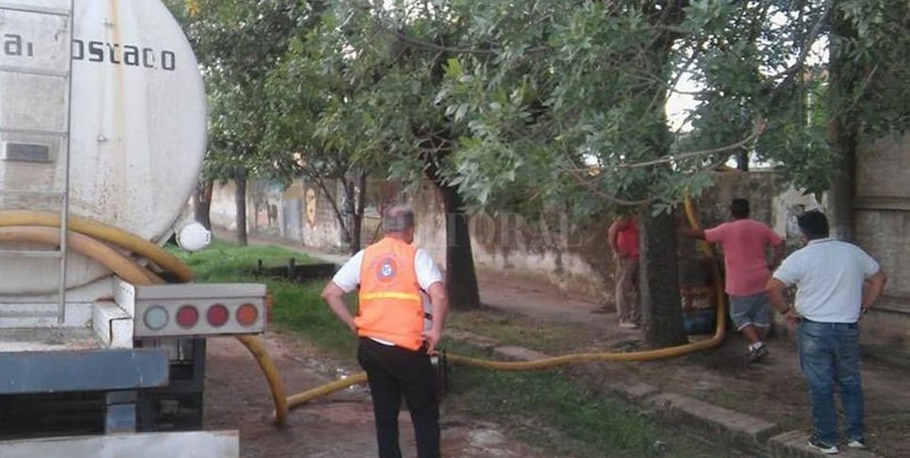 Asisten con agua potable a localidades del norte provincial afectadas por la sequía