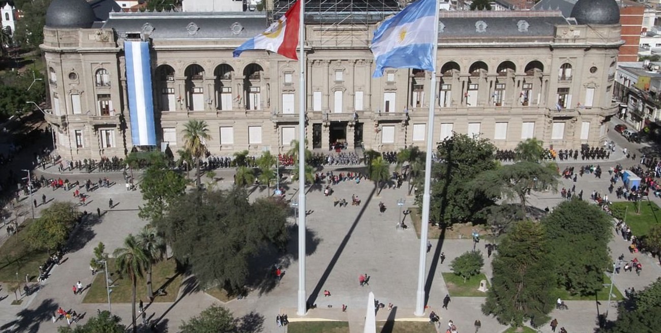 El gobierno y los gremios en desacuerdo por la "fecha de corte" para el ingreso de contratados