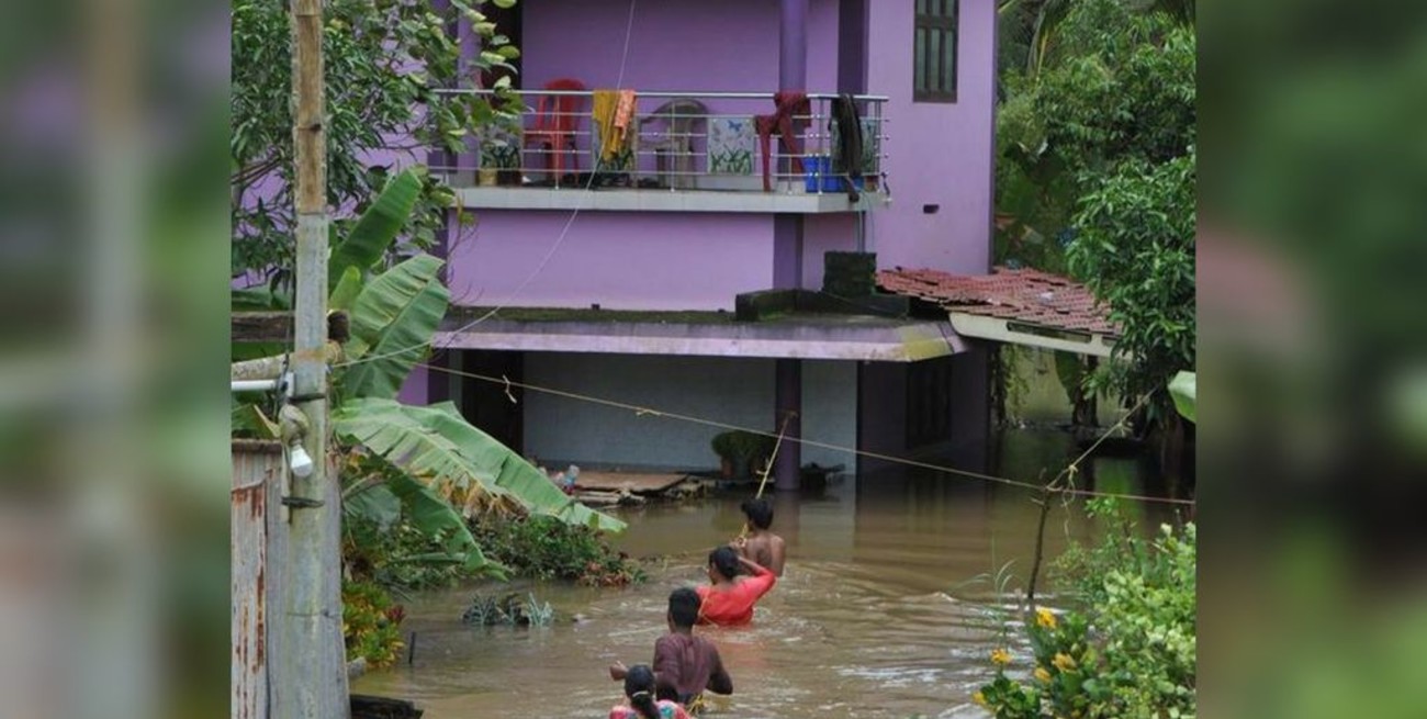 Los muertos por lluvias monzónicas en India ascienden a 380