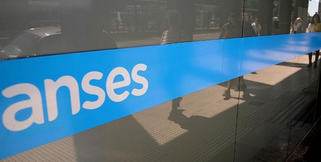 Beneficiarios de la AUH y AUE cobrarán este viernes el bono de $ 10.000