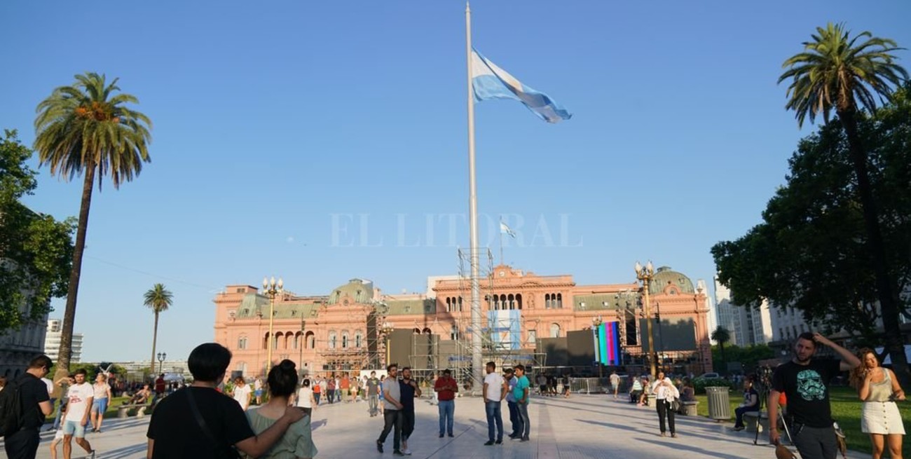 La Plaza de Mayo se prepara para otro día histórico: asume Alberto Fernández