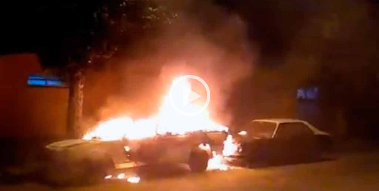 Video: quemaron una camioneta en Guadalupe oeste