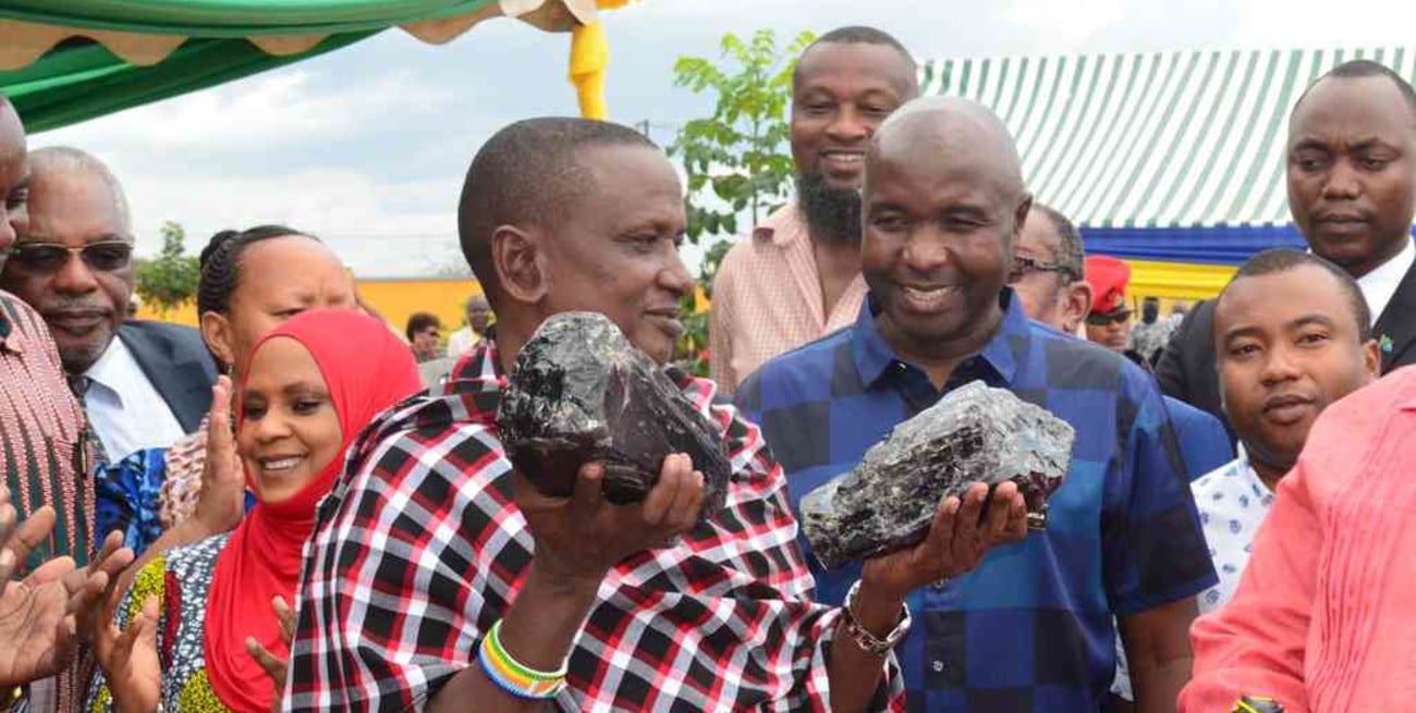 Un minero se hizo rico al encontrar dos rocas de tanzanita valoradas en 3,4 millones de dólares