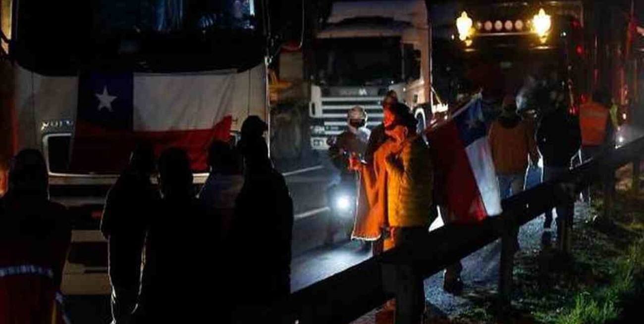 Escándalo en Chile por una fiesta con alcohol y mujeres en plena huelga de camioneros 