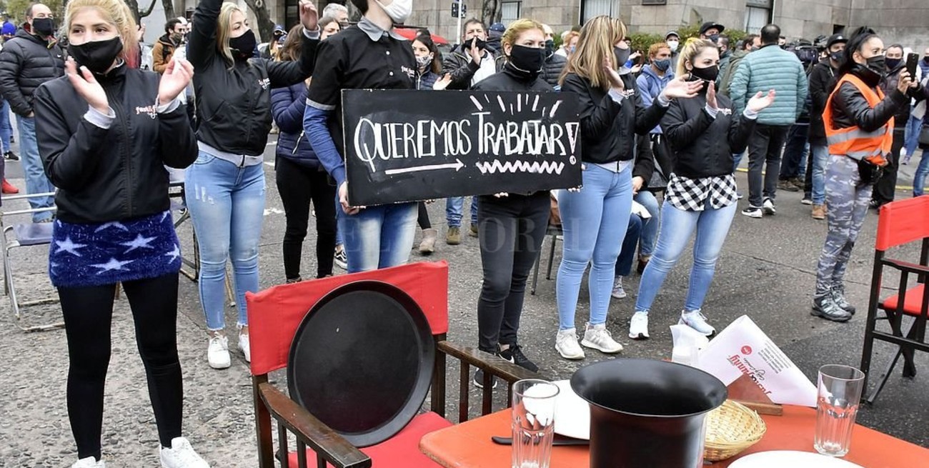 Hoteleros y gastronómicos de todo el país reclamaron ayuda estatal y una ley de emergencia