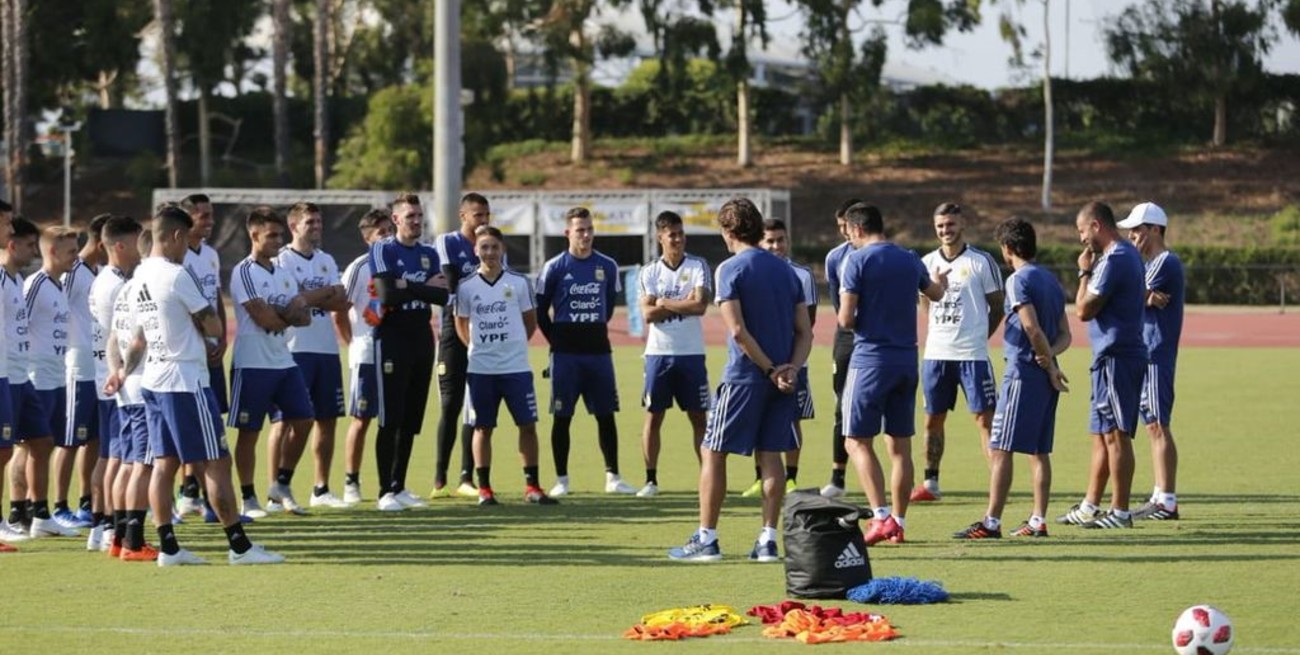 Scaloni ya hizo fútbol con la Selección Argentina y sorprendió con las formaciones