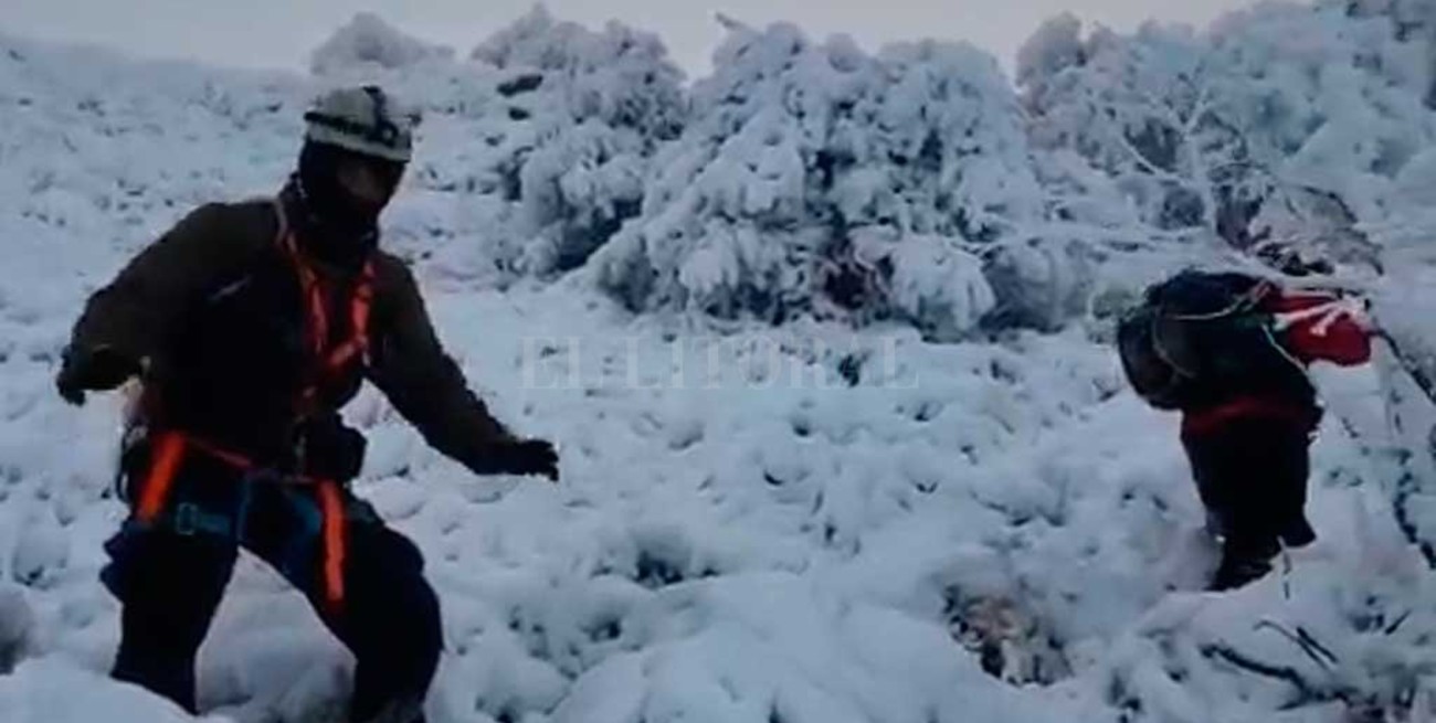 Llegaron los rescatistas a la zona donde descendió el helicóptero oficial