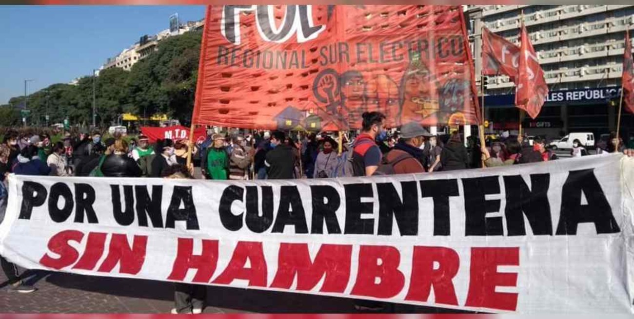Trabajadores informales y precarizados protestaron contra la pobreza frente al obelisco