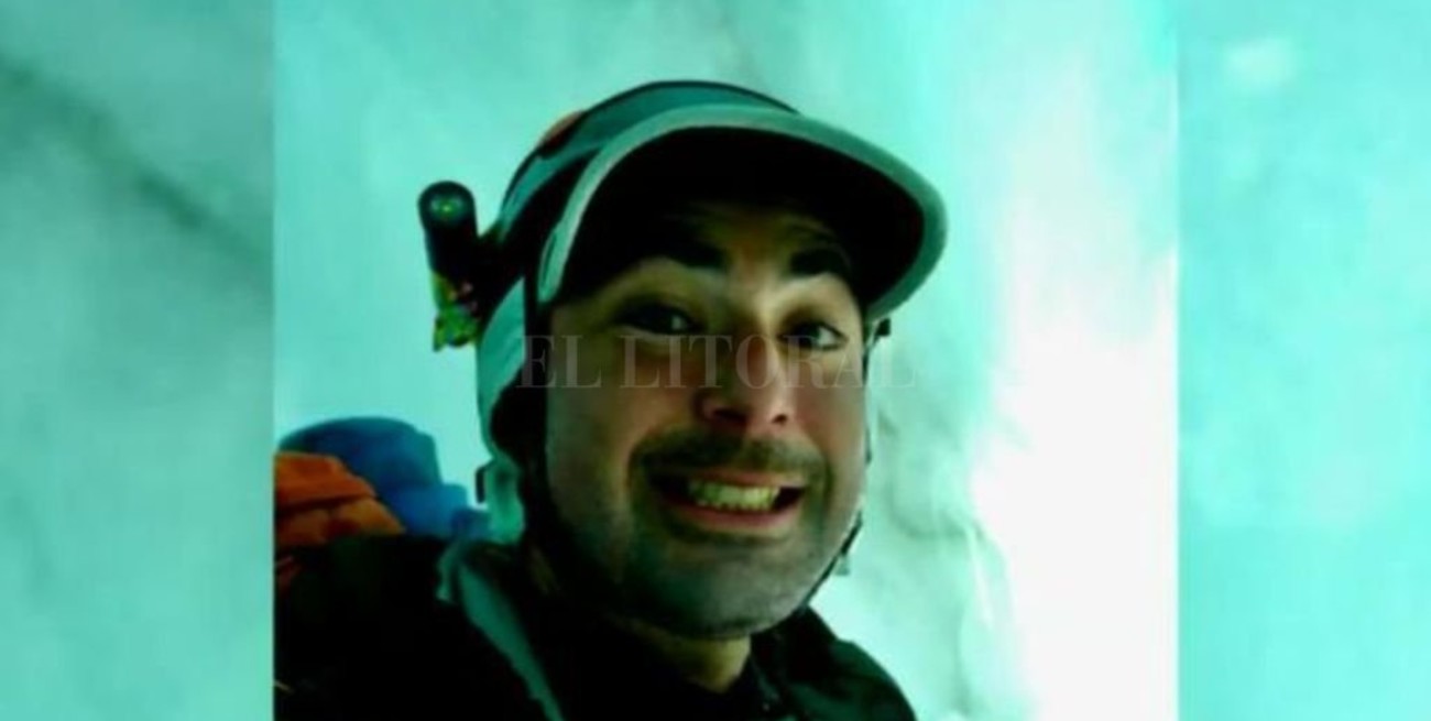 Un alpinista sobrevivió a una aterradora caída en el hielo y luego se tomó una selfie