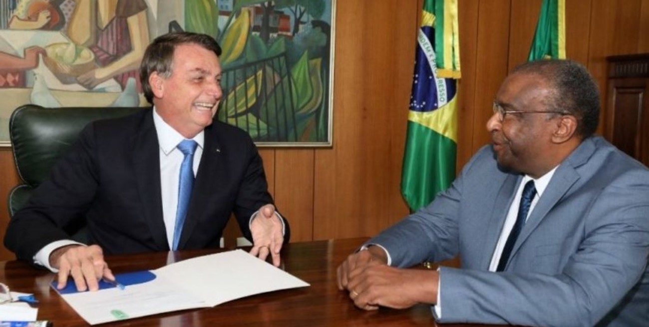 Renuncia ministro de Educación de Bolsonaro por mentir sobre doctorado en la UNR