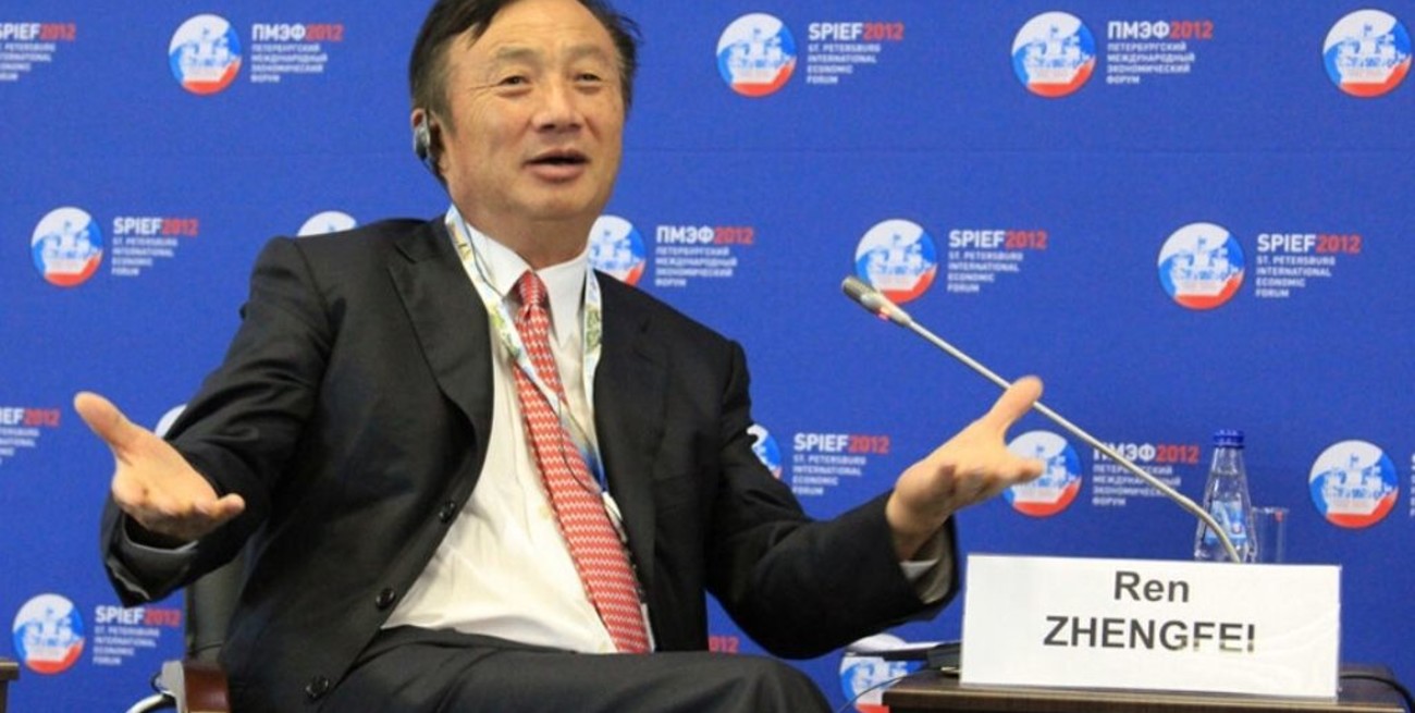 Fundador de Huawei acusa el impacto del embate de EEUU pese a ventas récord
