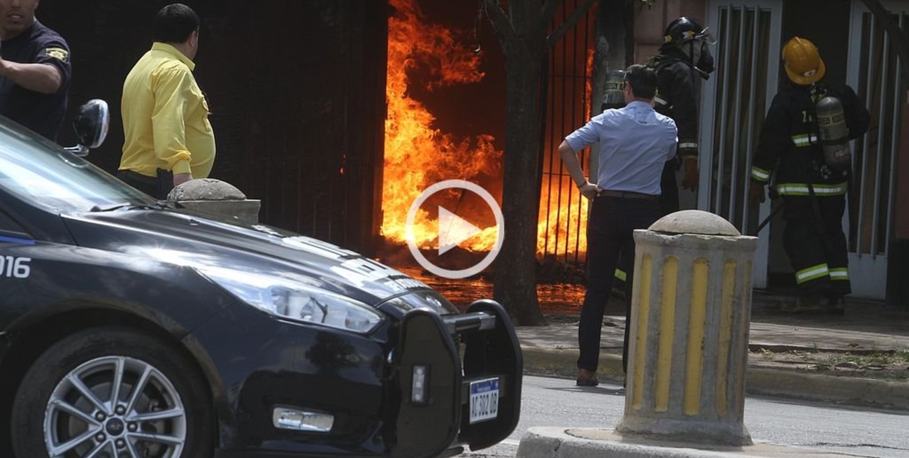 Incendio: pérdidas totales y vecinos preocupados por daños en sus viviendas