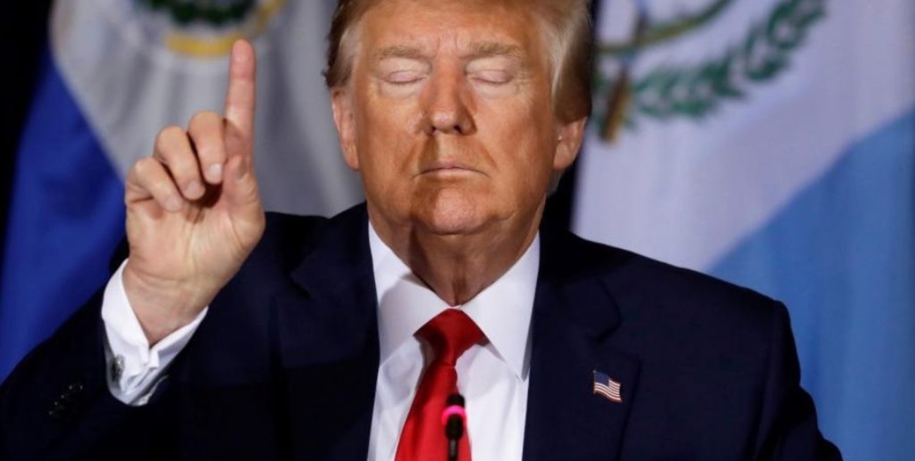 Trump se enojó con Twitter y amenazó con regular las redes sociales