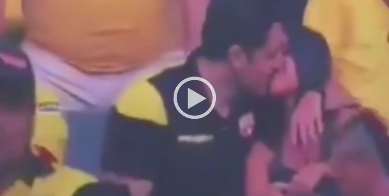 Viral: Una "Kiss Cam" captó una infidelidad en un partido de fútbol