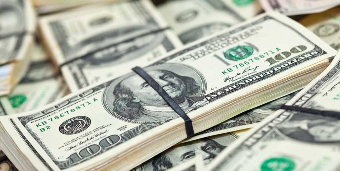 El dólar cotiza a $ 67,75 en el Banco Nación y el blue se vende a $ 120