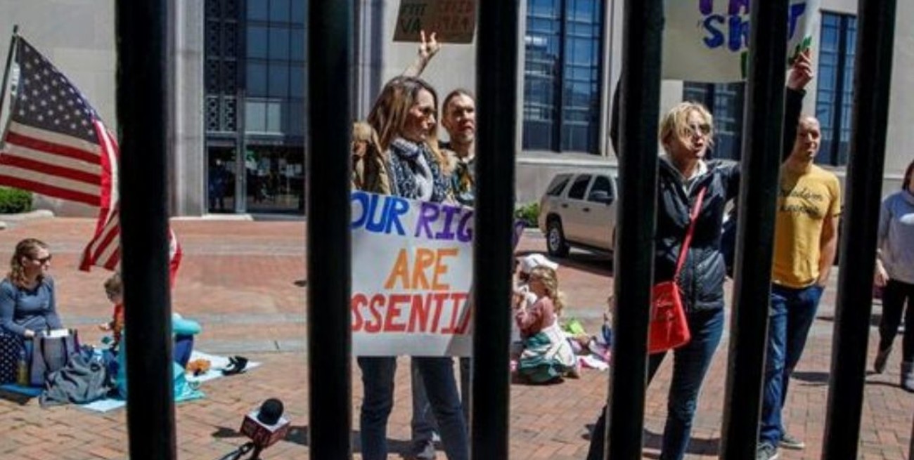 Se extienden en Estados Unidos las protestas contra las órdenes de confinamiento