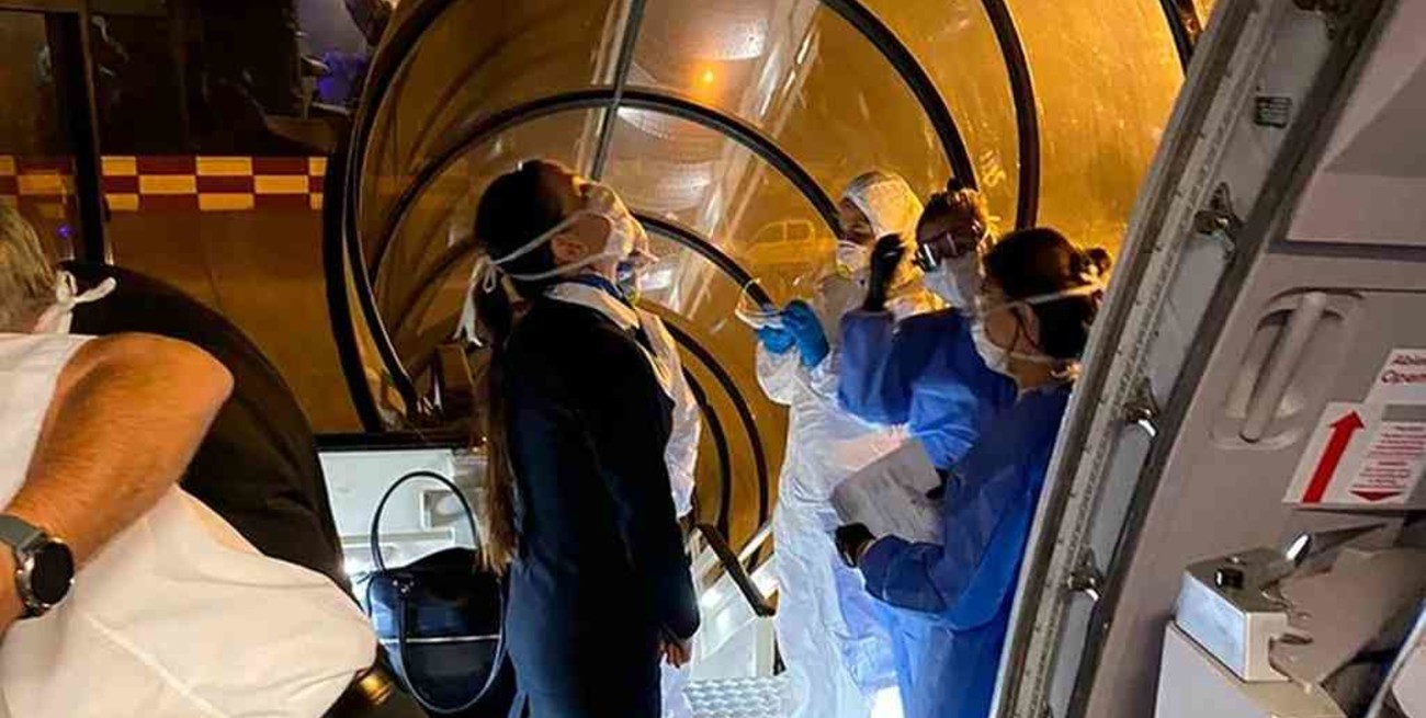 Activaron el protocolo de coronavirus a bordo de un avión que venía de Miami