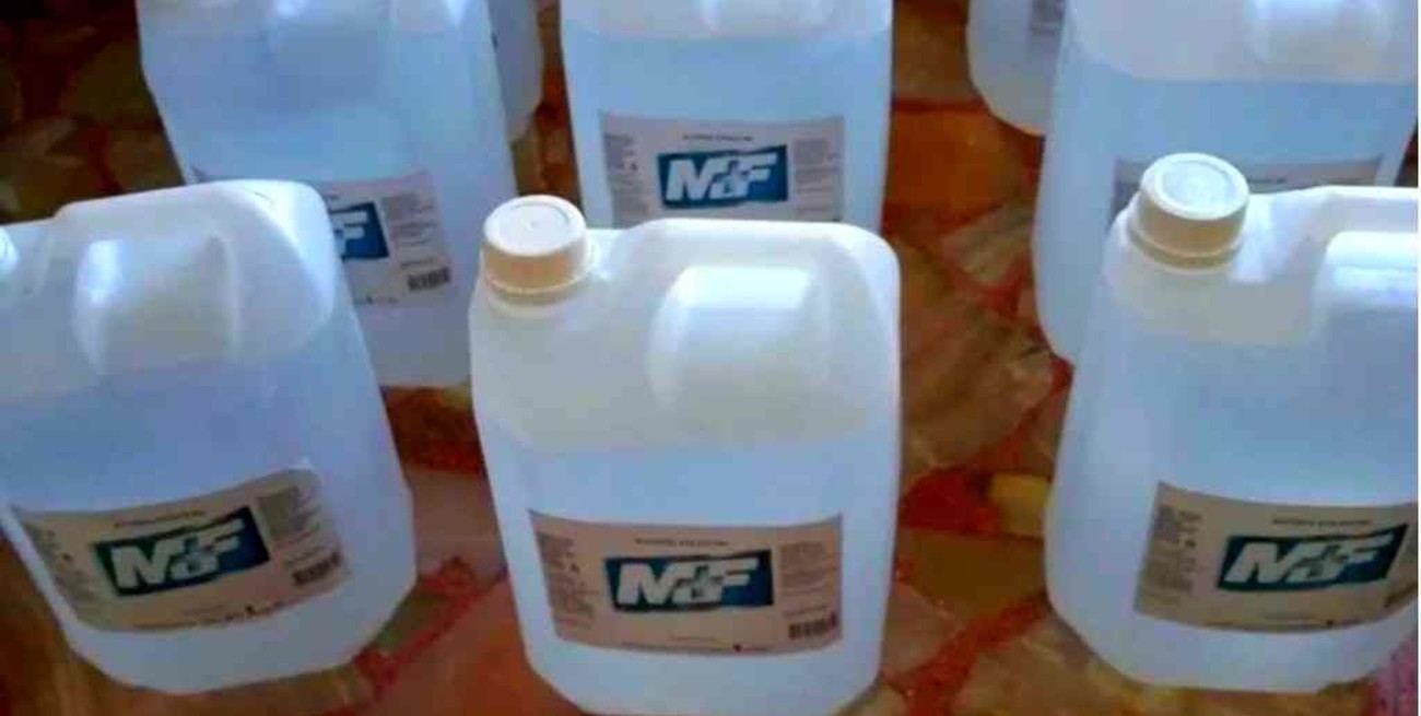 ANMAT prohibió la comercialización y el uso de un alcohol etílico falsificado