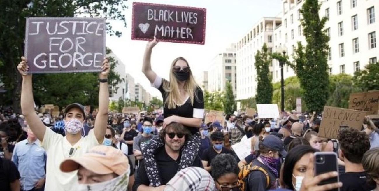 Liberaron bajo fianza a uno de los policías involucrados en la muerte de George Floyd
