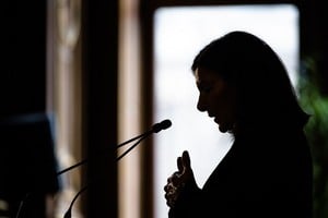Xinhua (200312) -- PARIS, 12 marzo, 2020 (Xinhua) -- La alcaldesa de París, Anne Hidalgo, habla en una conferencia de prensa sobre el COVID-19, en el Ayuntamiento de París, en París, Francia, el 12 de marzo de 2020. El jueves Francia confirmó 2.876 casos de coronavirus con 61 muertes, y 129 hospitalizados en cuidados intensivos. (Xinhua/Aurelien Morissard) (mm) (da)