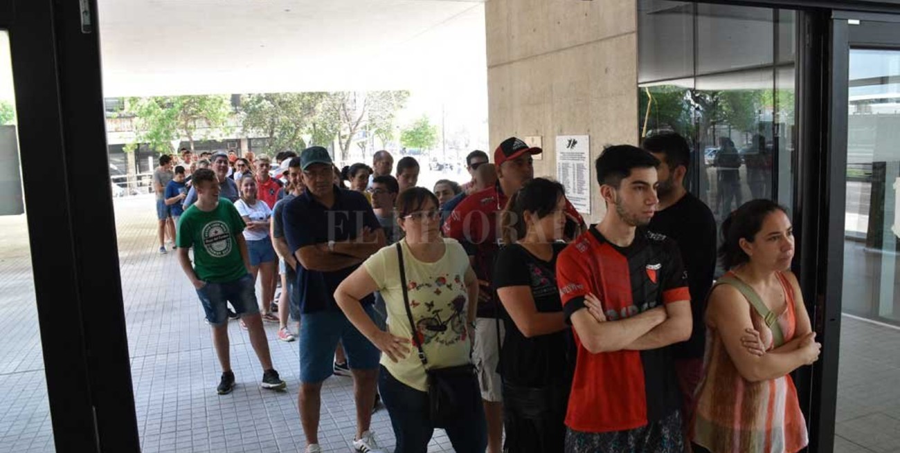 Atención hinchas de Colón que viajan a Paraguay: días y horarios para vacunarse