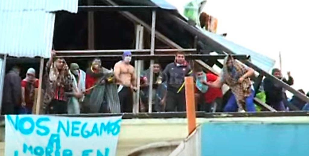 Autoridades judiciales se reúnen con presos del penal de Devoto