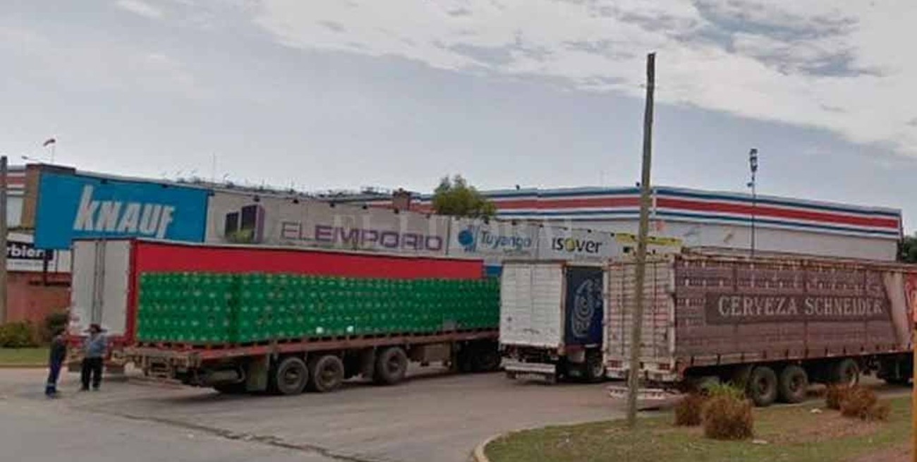 Piratas del asfalto vaciaron  camión cargado con cerveza 