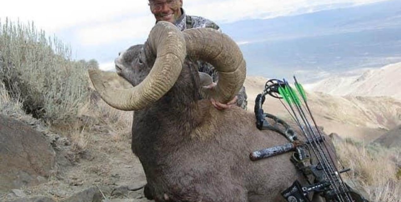 El cazador que asesinó al famoso león Cecil ahora mató a un carnero salvaje protegido