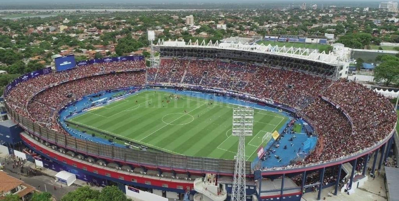 115 años de corazones pintados de rojo y negro