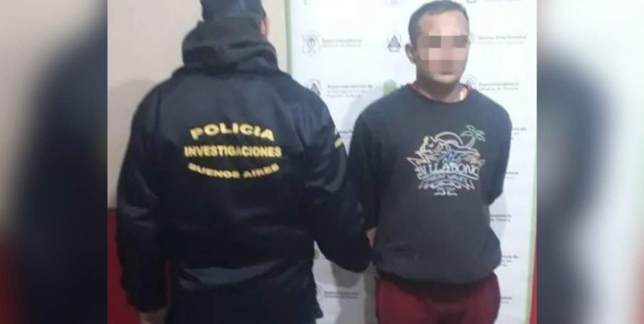 Lo detuvieron cuando iba a patear un penal: los policías estaban disfrazados de jugadores 