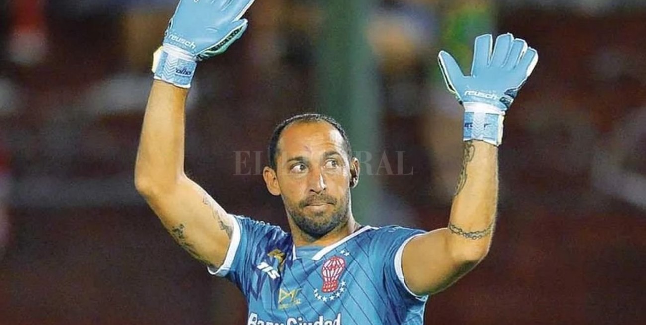 Marcos Díaz al arco de Boca