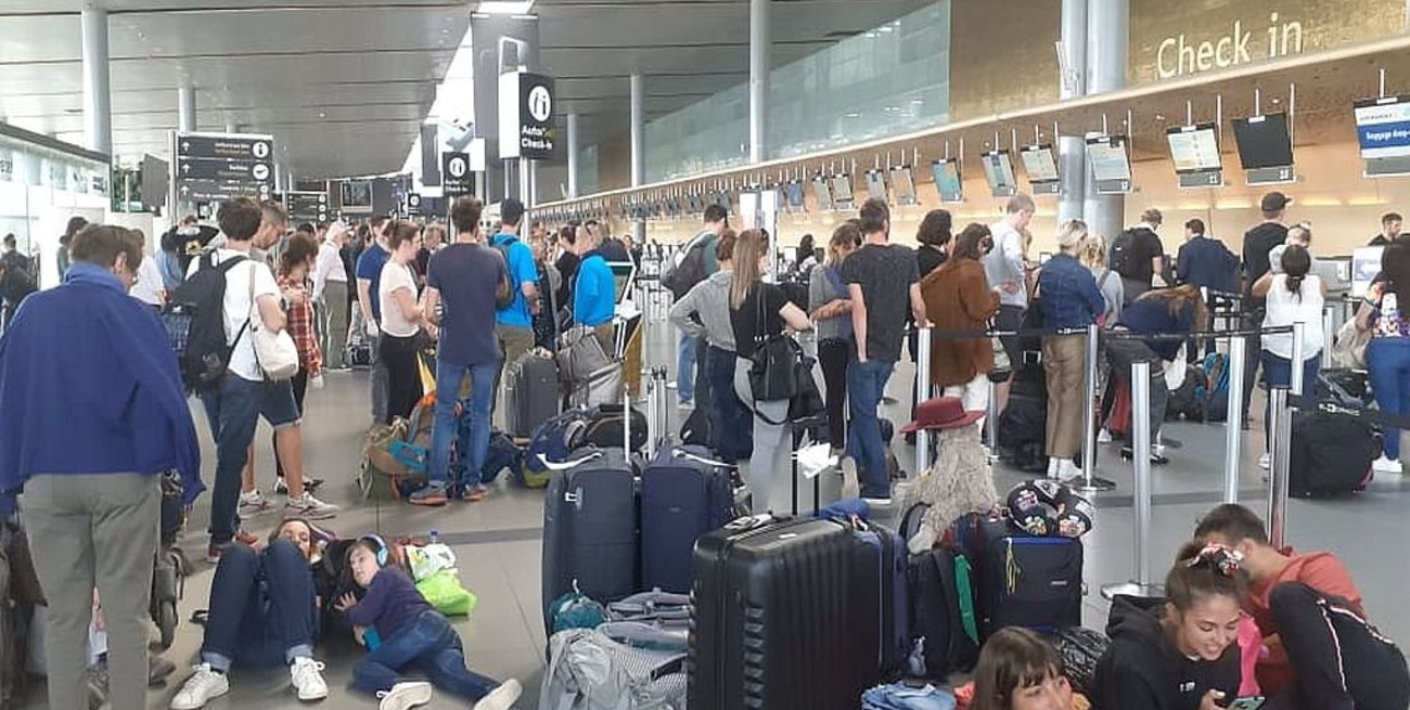 El desesperado relato de un santafesino varado en un aeropuerto de Colombia
