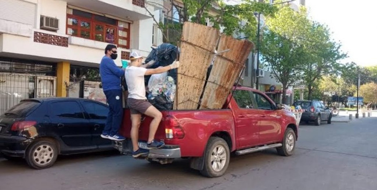 Rufino: hay paro de municipales y el Intendente salió en su camioneta a juntar la basura