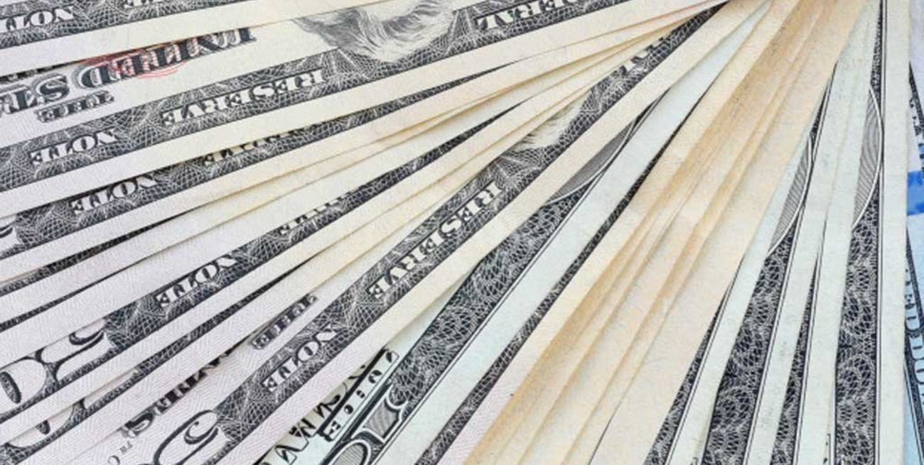 El dólar abrió el martes a $ 72 en el Banco Nación y el blue se vende a $ 126