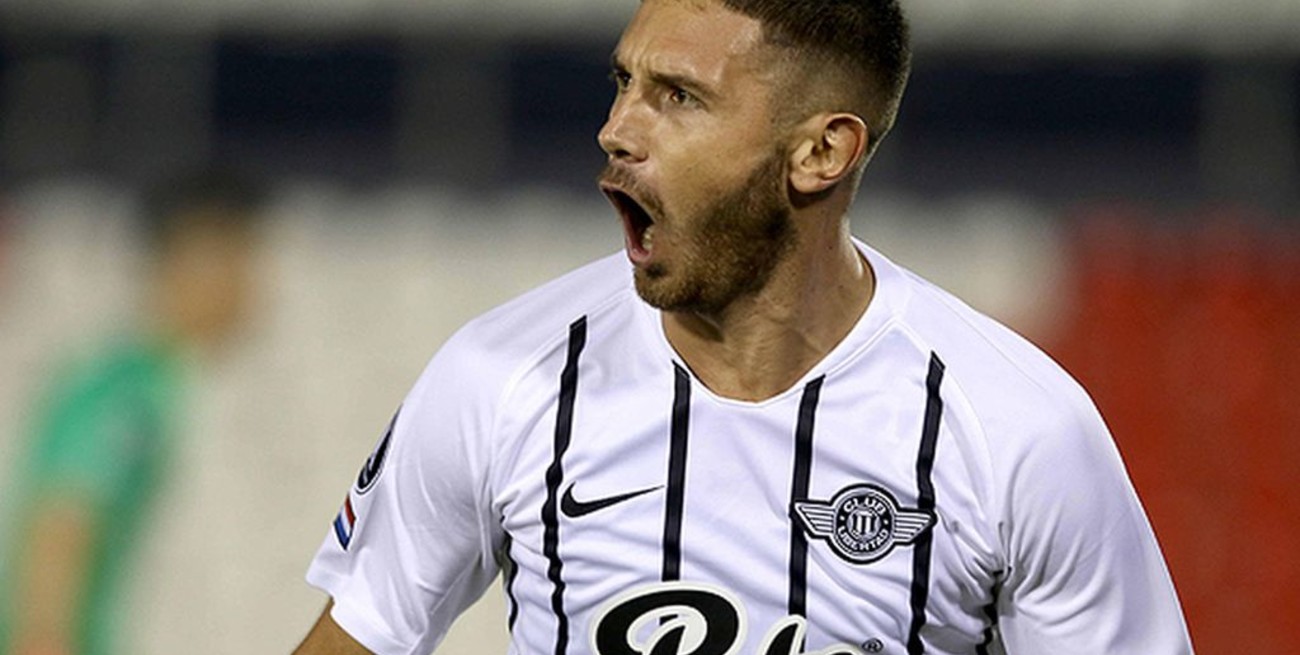 De estar preso a ser el goleador de la Copa Libertadores: La historia de Adrián Martínez