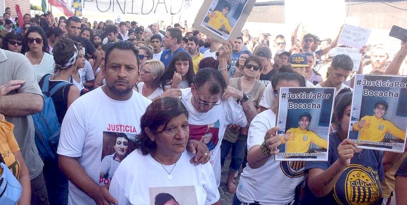 Piden la "inmediata detención" por "encubrimiento" de dos policías que custodiaban el boliche