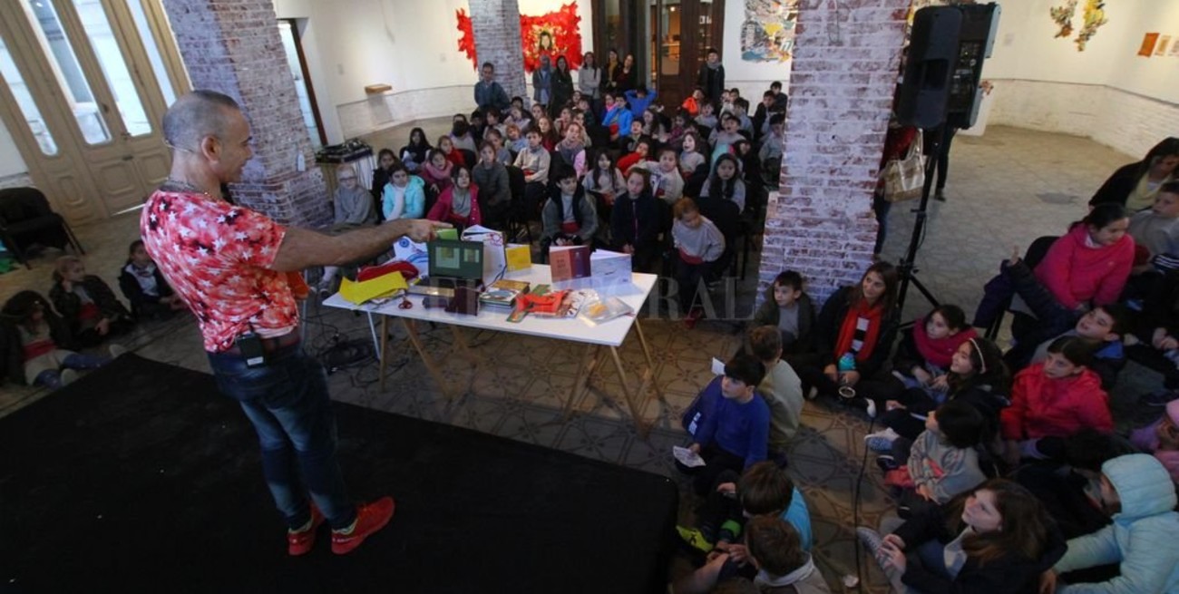 Arrancó la Feria del Libro de Santa Fe