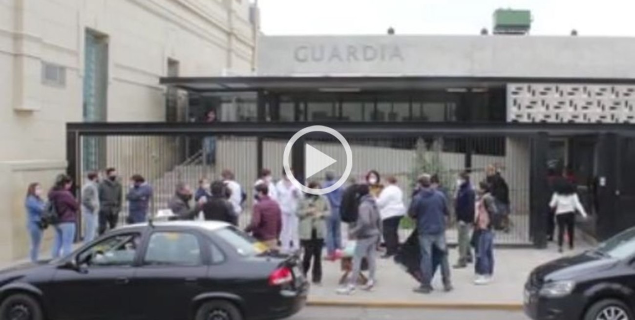 Abrazo simbólico al hospital J. M. Cullen