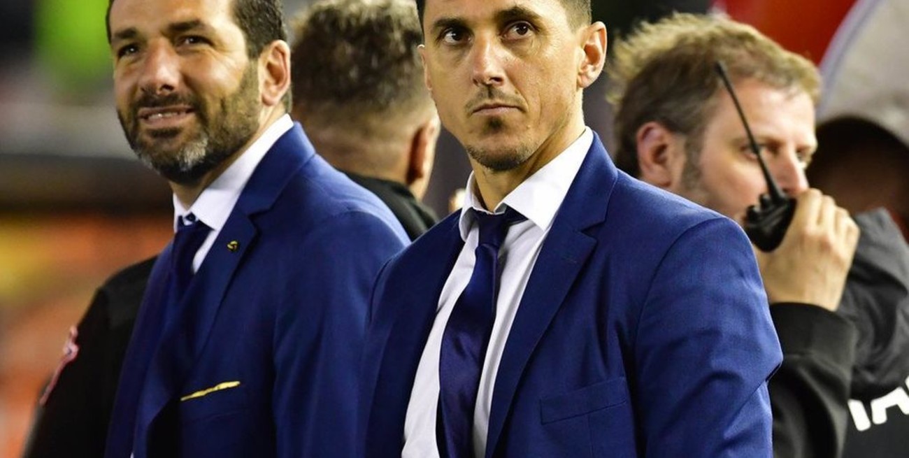 Burdisso y Matellán se reunieron con Ameal y dejaron sus respectivos cargos